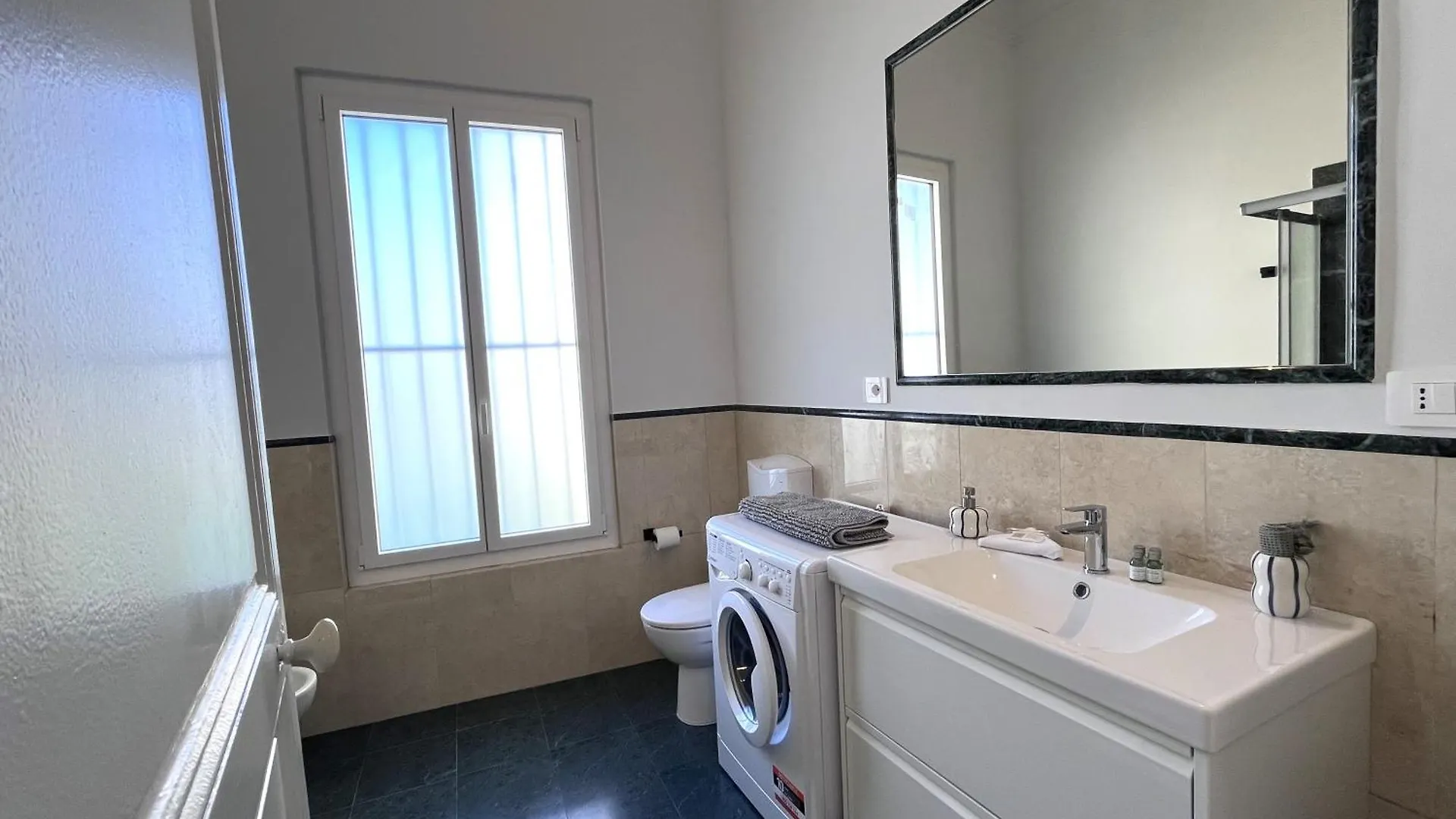 Apartment Appartamento Elegante In Villa Storica Sul Mare Garavan France